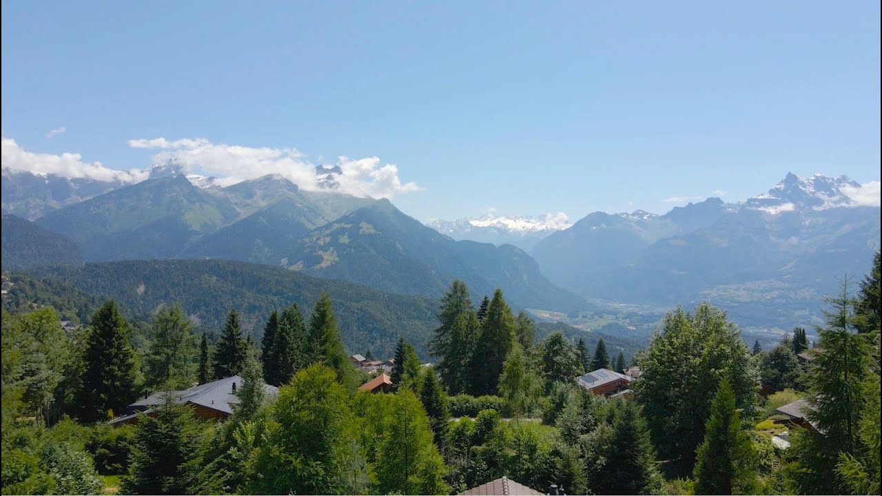 Spacious family chalet with large plot and excellent potential in Villars-sur-Ollon