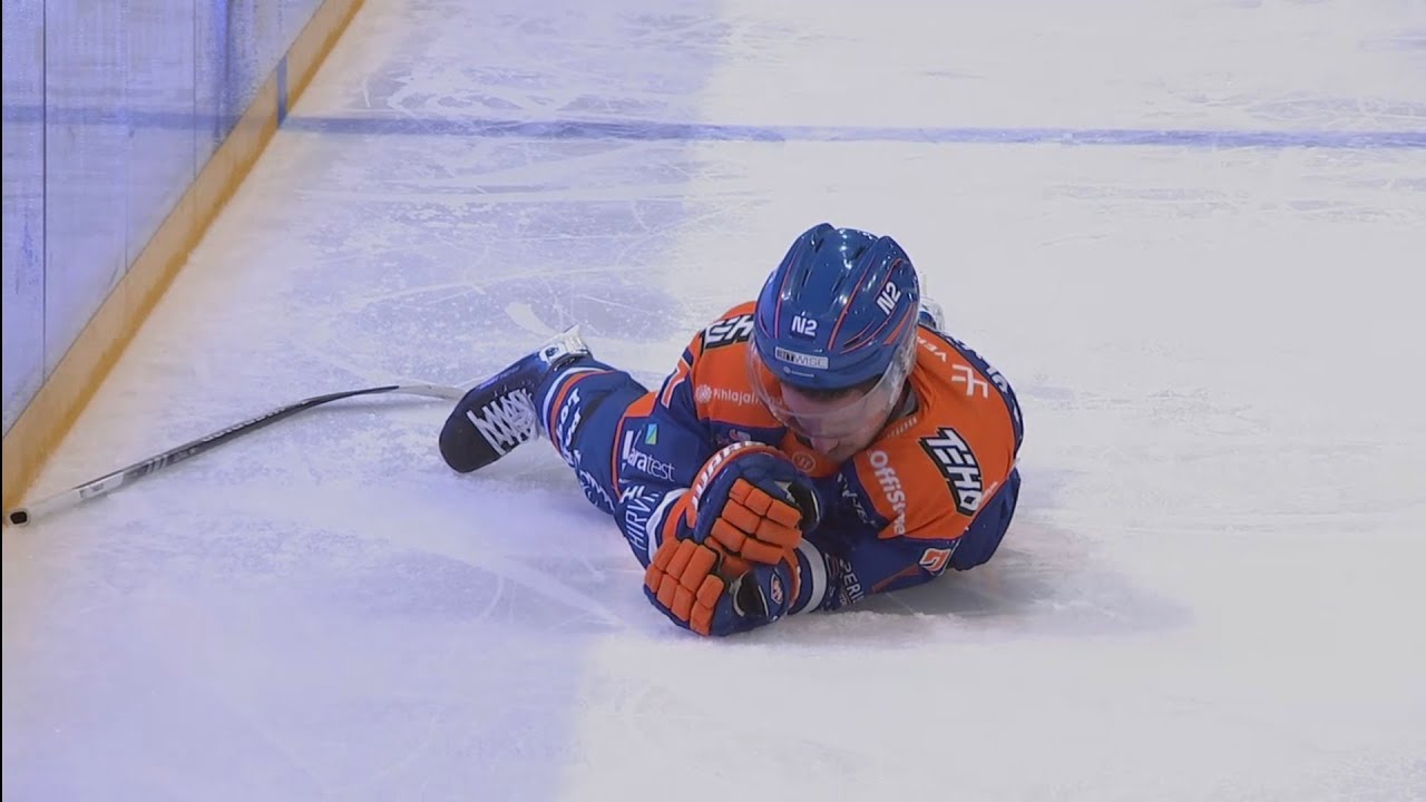 Antti Tyrväisen hirveä taklaus suoraan päähän | Kristian Tanus loukkaantuu vakavasti