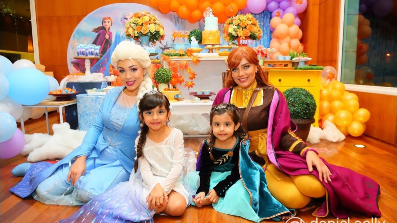 A Elsa e Anna na festa de aniversário da Bella e da Sofia