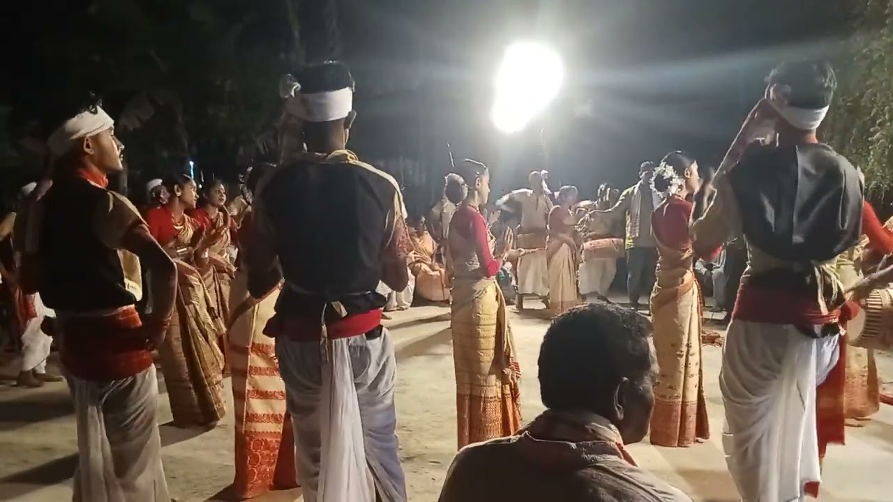 আমাৰ দুলিয়া গাঁৱৰ হুঁচৰি দল