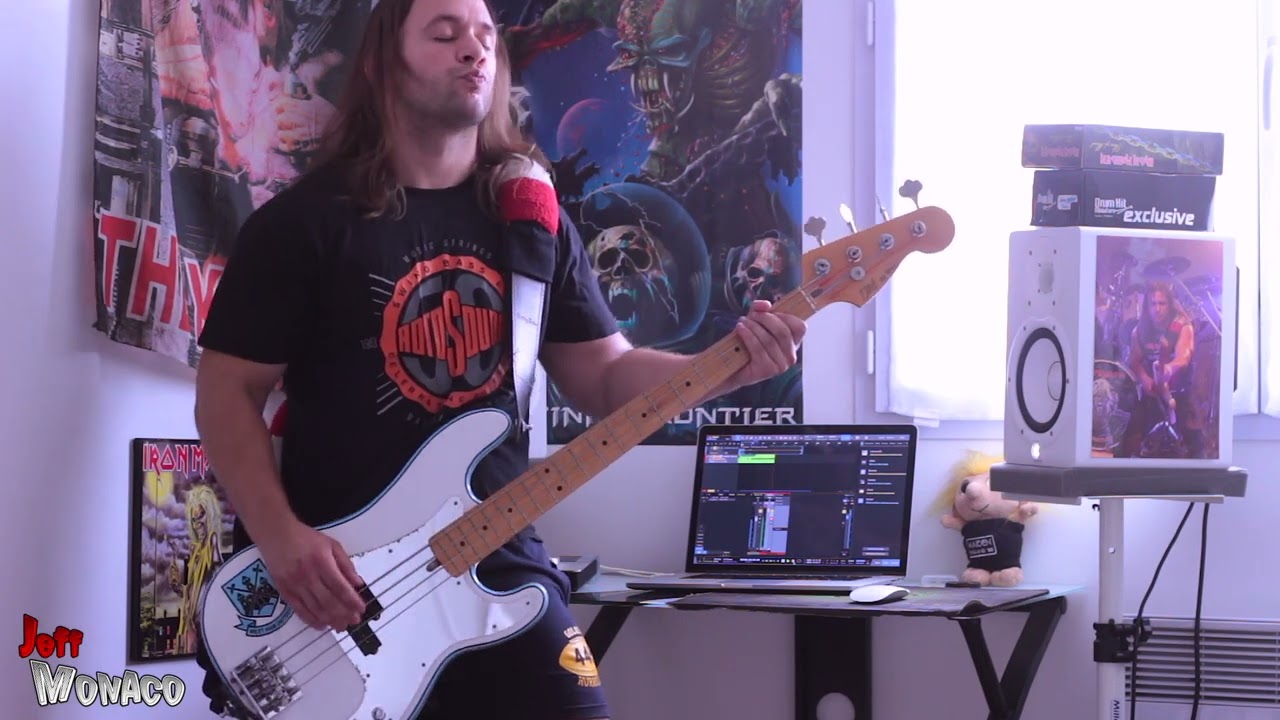Iron Maiden - The Writing On The Wall - Bass Cover