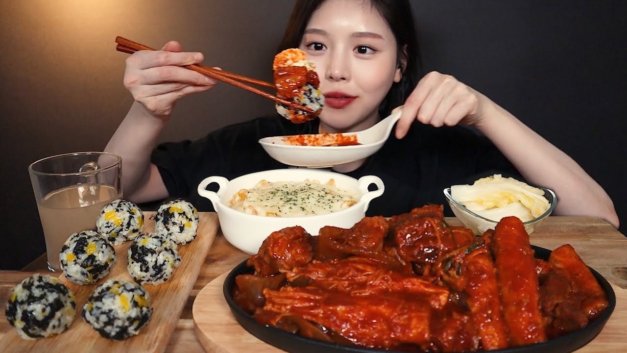 SUB)매운 돼지갈비찜 먹방 ! (ft.중국당면 팽이버섯 가래떡) 주먹밥에 콘치즈계란찜까지 리얼사운드 Spicy galbijjim rice ball mukbang ASMR