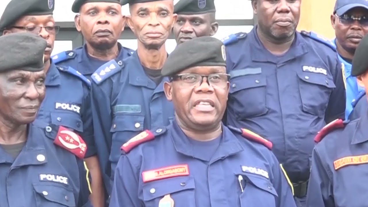 PAGE MAGAZINE DE LA POLICE ( SICOP ) TEL : + 243 855 006 666