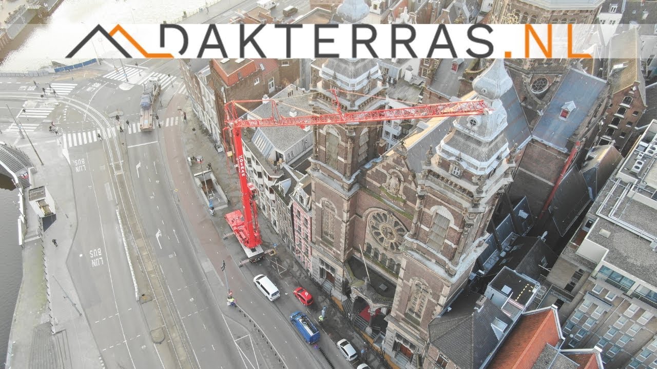 De bouw van een dakterras met een hijskraan || Dakterras.nl