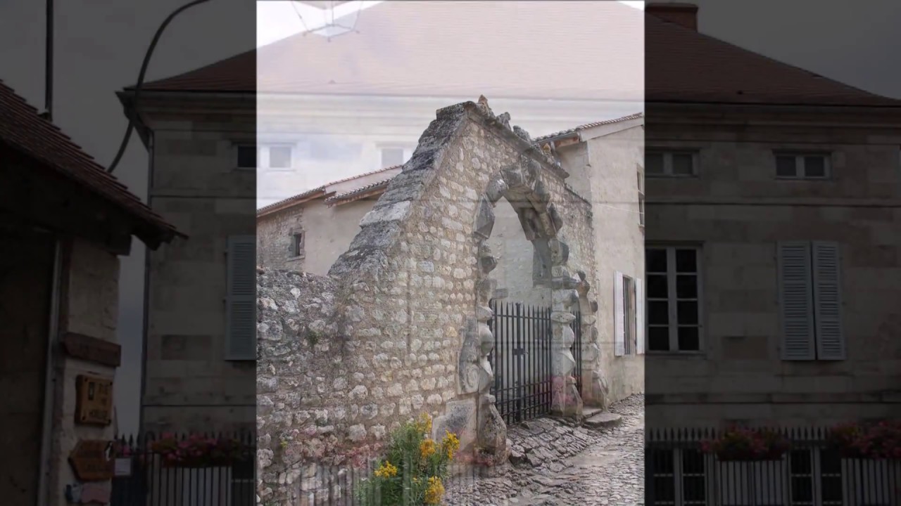 Les Plus Beaux Villages de France / Charroux (Allier)