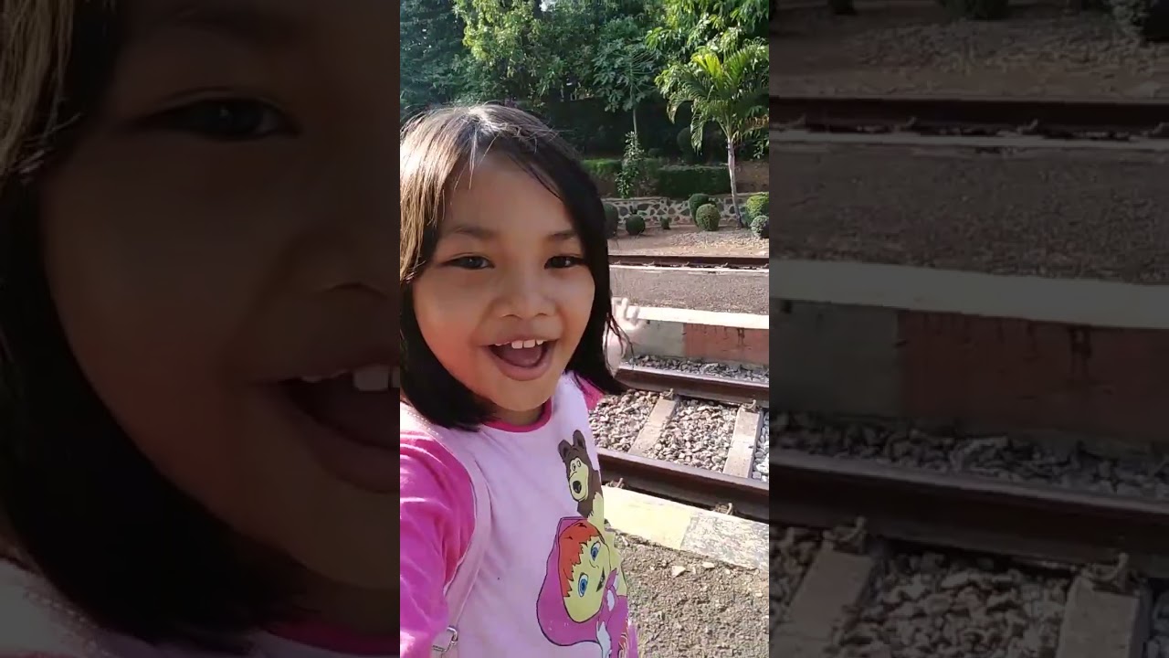 ANTERIN KELUARGA KE STASIUN KERETA API 