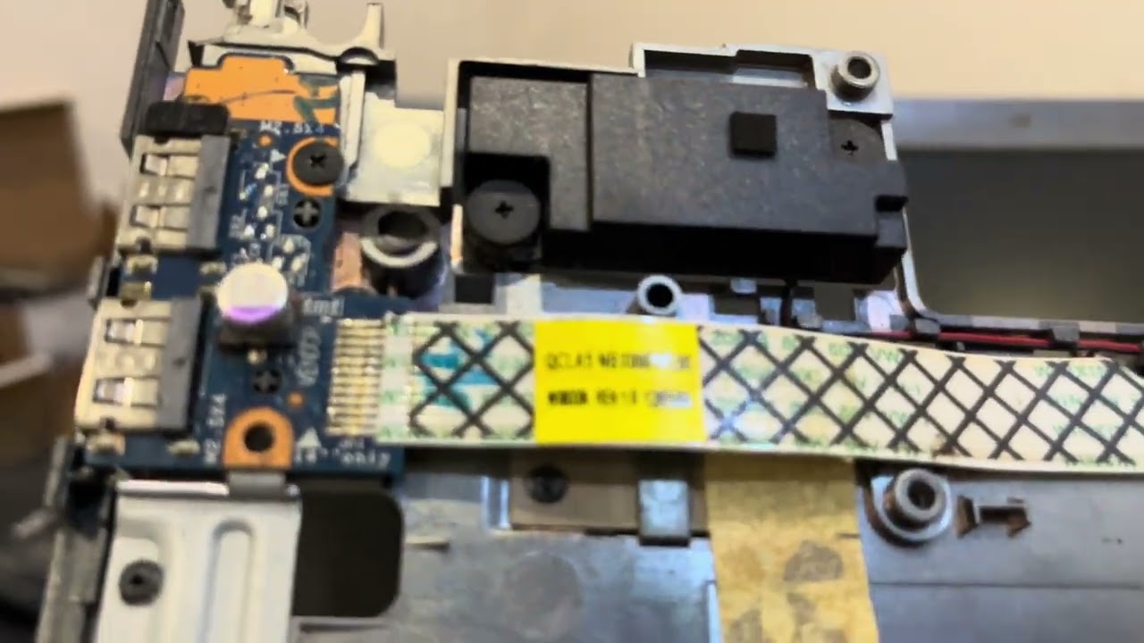 SAMSUNG NP350V5C. Замена hdd на ssd. Разбор и чистка