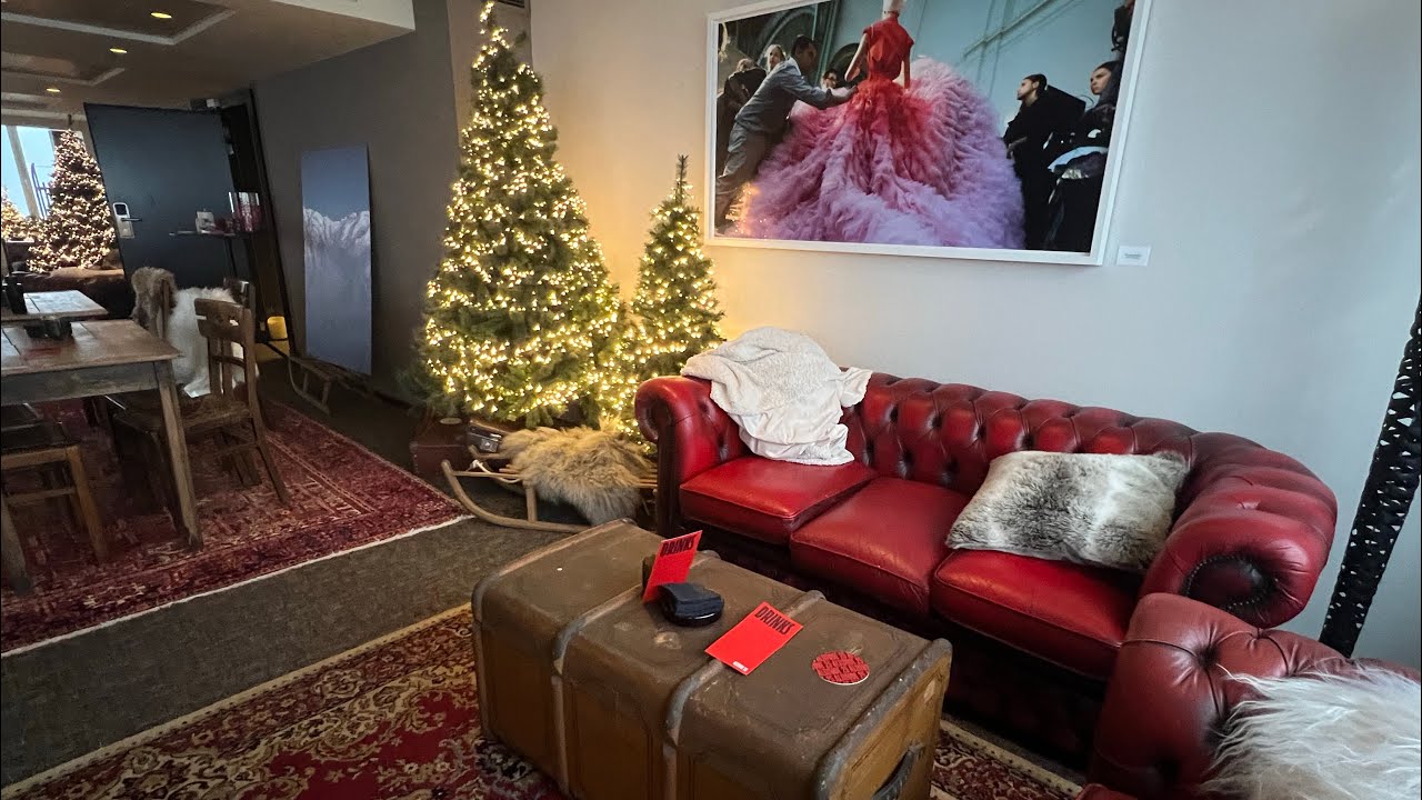 The HOTEL Brussels New altitude 25 Champagne Bar 🎄chalet