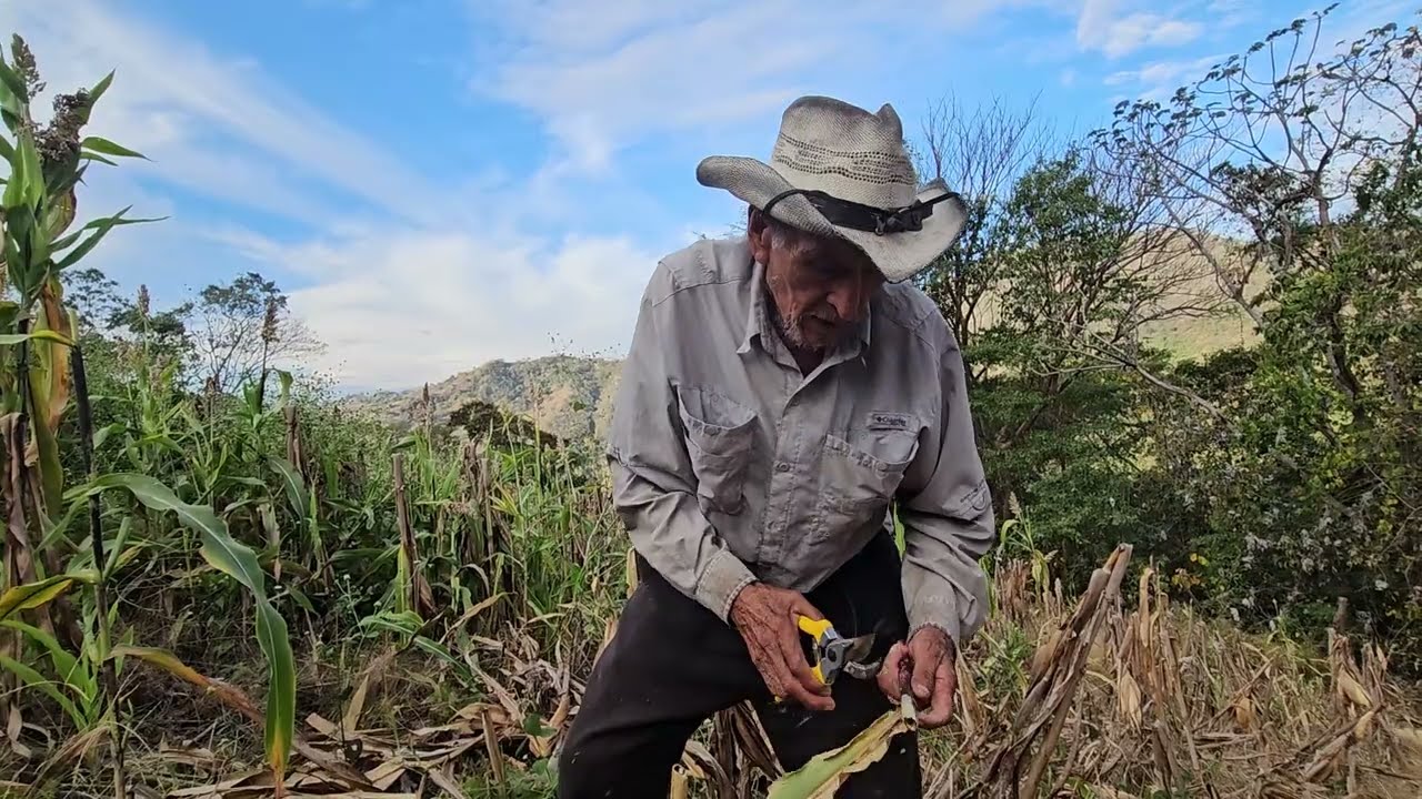 FONCHO SE QUEJA DEL PATRON POR QUE NO LES PAGA