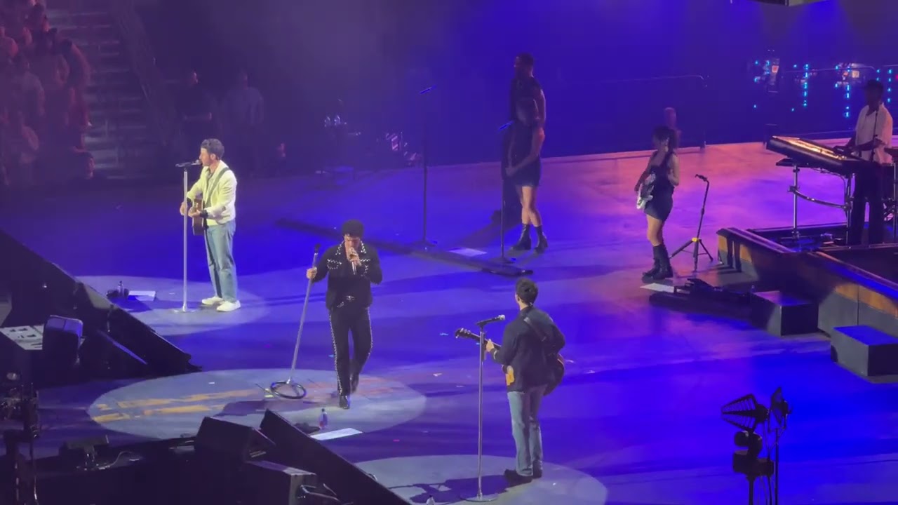 Fan request #gottafindyou #jonasbrothers benchmark international arena Tampa, Florida 10/22/25
