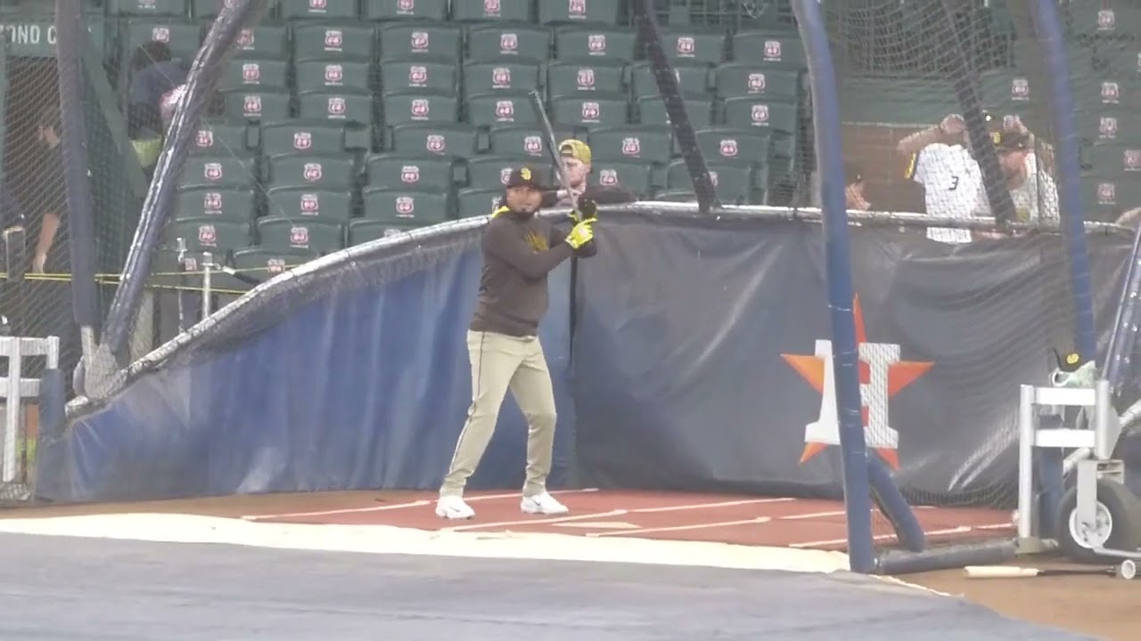 new Giants 2B Luis Arraez (1 yr/$12M)  batting practice...Padres vs. Astros...4/18/25