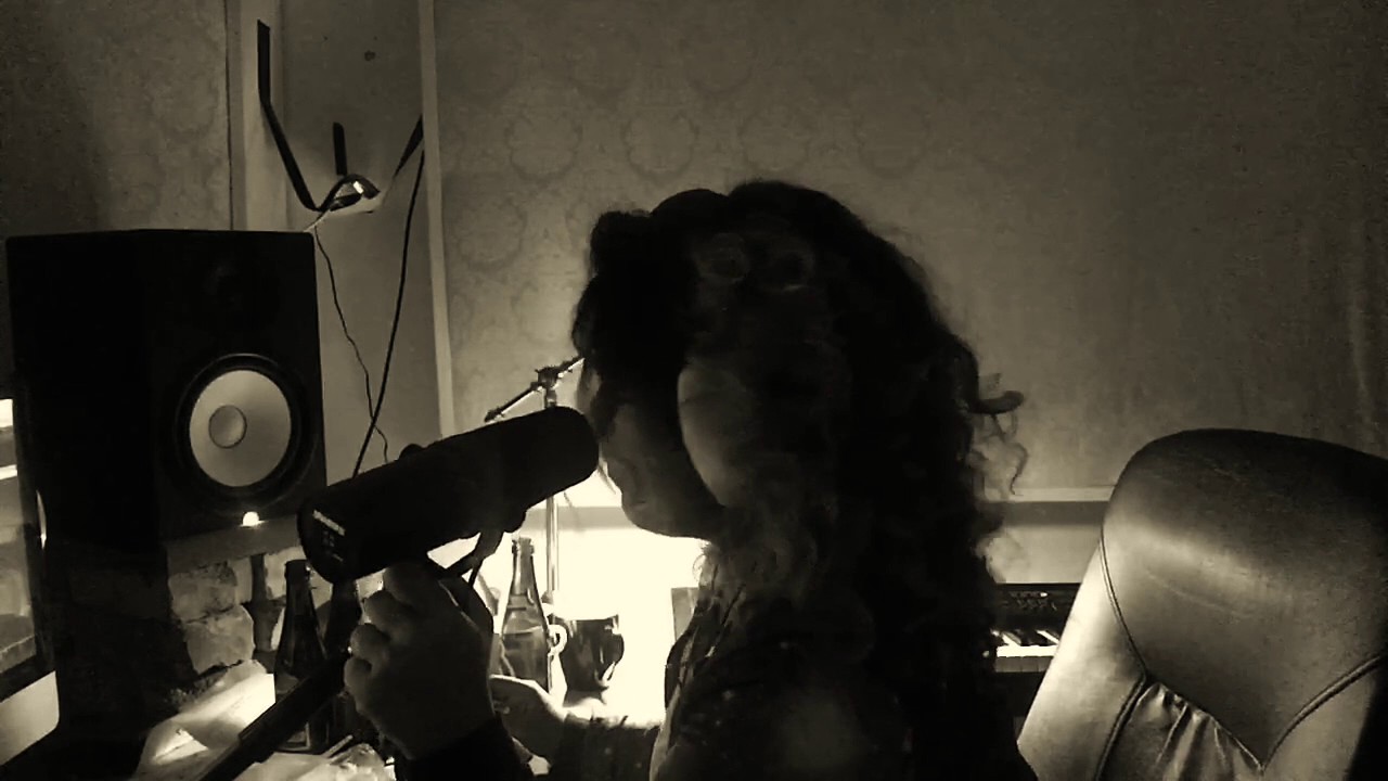 Linnéa Samia Khalil - Yesterday was hard on all of us - Fink (live studio session)