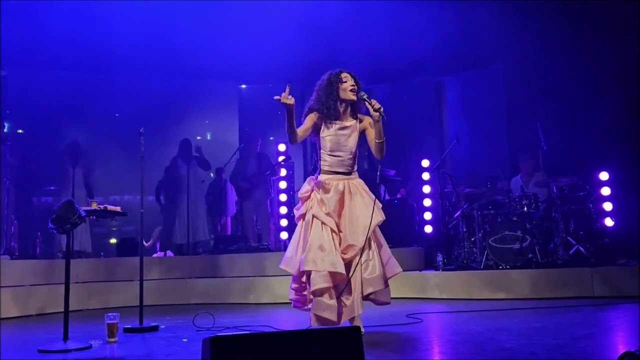 Olivia Dean - Be My Own Boyfriend @ Eventim Apollo, Hammersmith, London 04/05/24