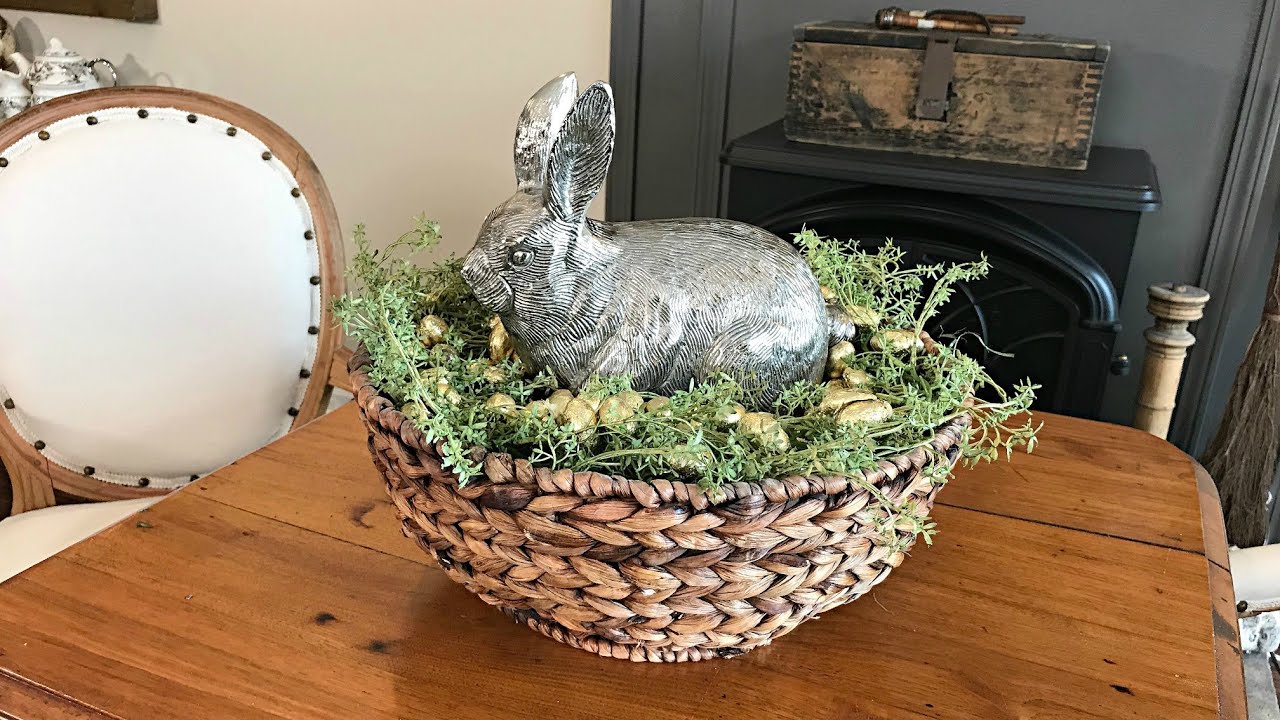 Simple Easter Candy Centerpiece - Easter Rabbit Table Arrangement Idea