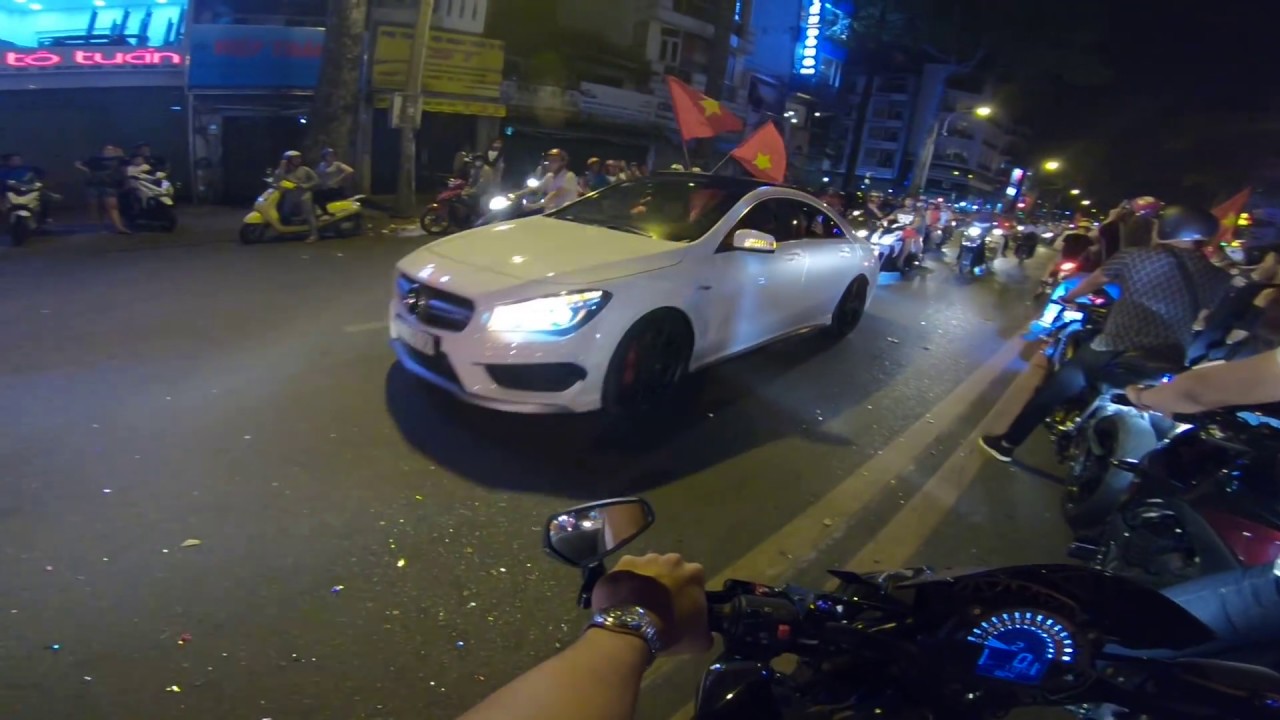 Bão ăn mừng VN chiến thắng - z800/Z900/z1000/R3/CBR1000 ( Phần 2 : Quẩy banh SG )