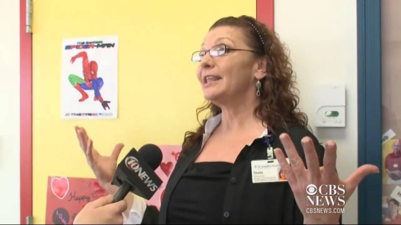 Spider-Man window washer brings smiles to children's hospital
