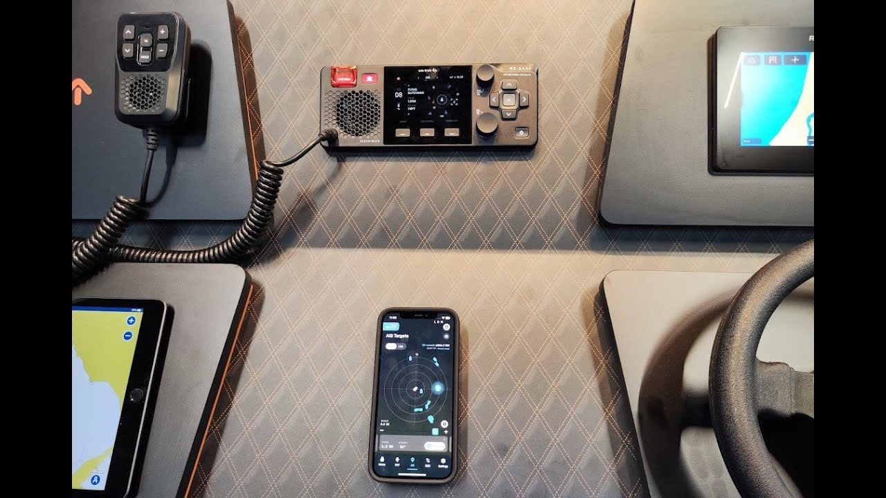 Ny VHF med AIS fra em-trak og app til mobil