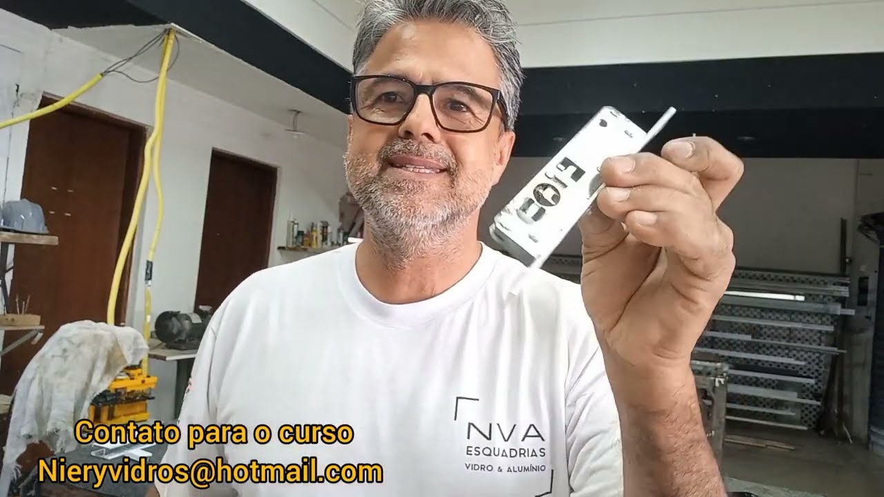 porta balcão com chave bico de papagaio