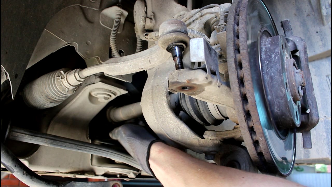 Peugeot 407 1,8 Пежо 407 2005 года Замена передних стоек стабилизатора и сайлентблока нижнего рычага