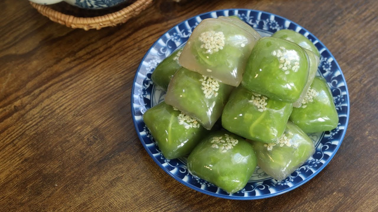 Bánh xu xê nhân cốm xào dừa dai giòn, thơm mùi cốm | Tapioca crystal cake with green rice filling