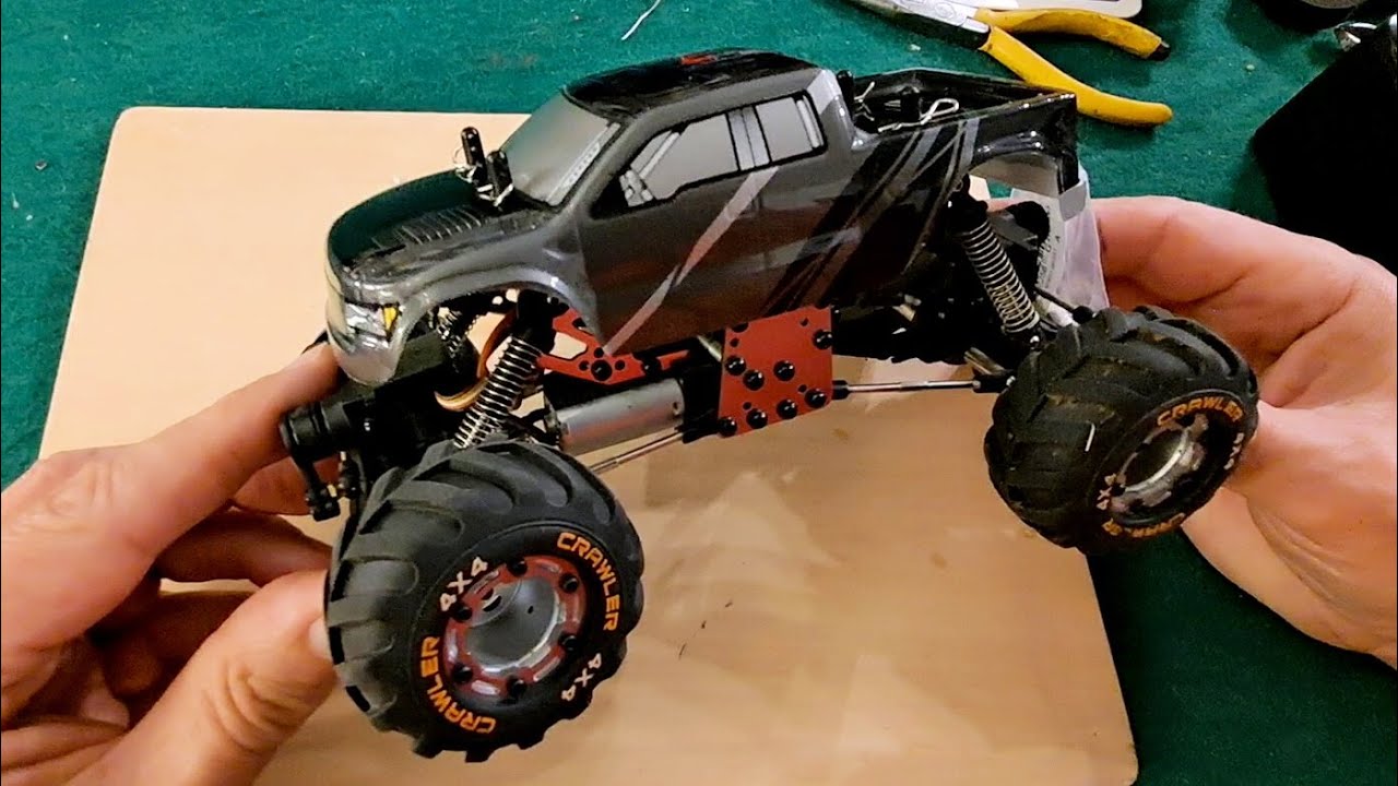 First look at the HBX 2098B Devastator Mini RC Crawler I was given