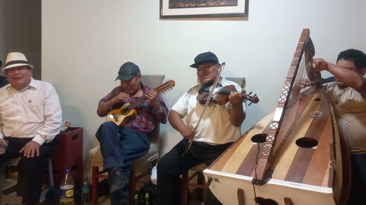 Estudiantina del Sur de Chaviña (huayno variados)