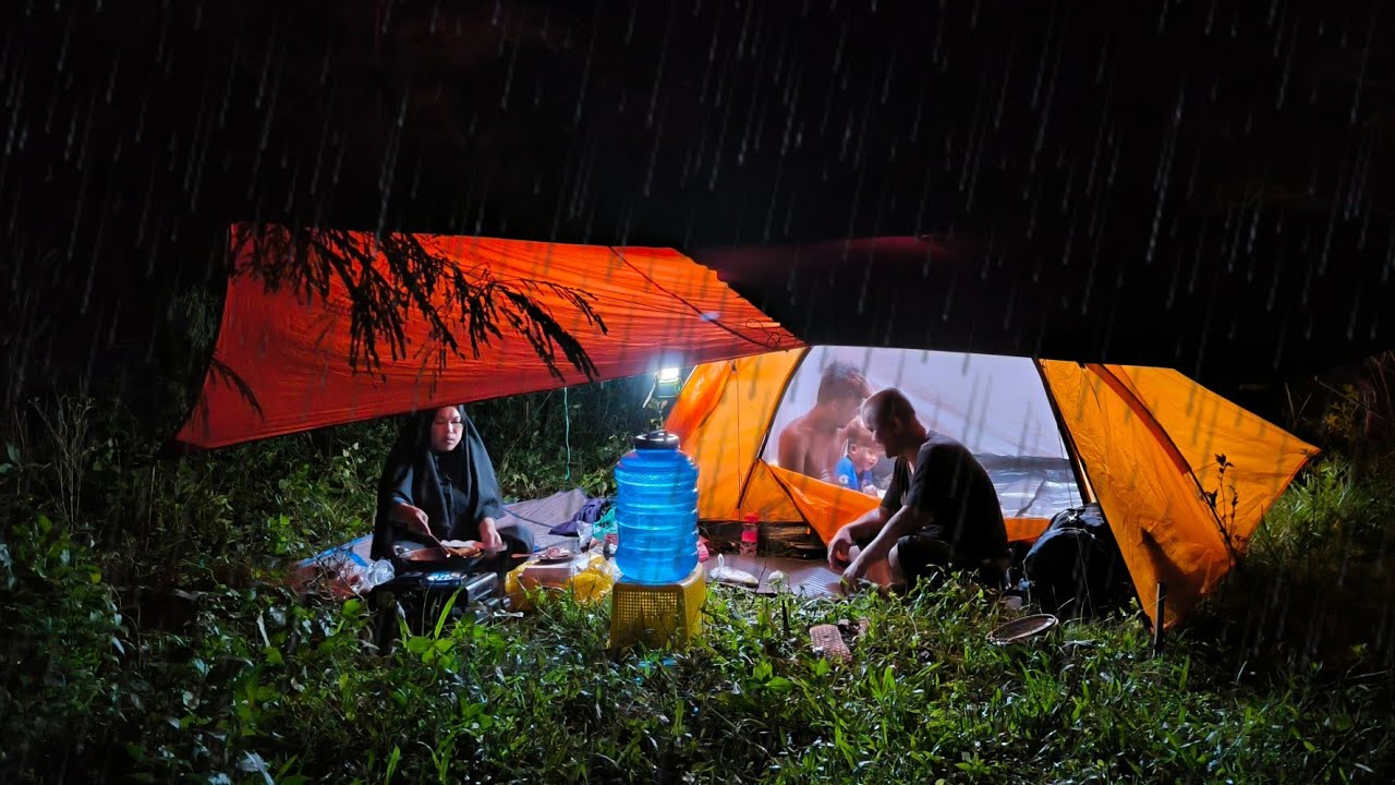 Camping Hujan Deras - Hujan Deras Pagi Hari Tanpa Henti , Berburu Seafood Malam Hari