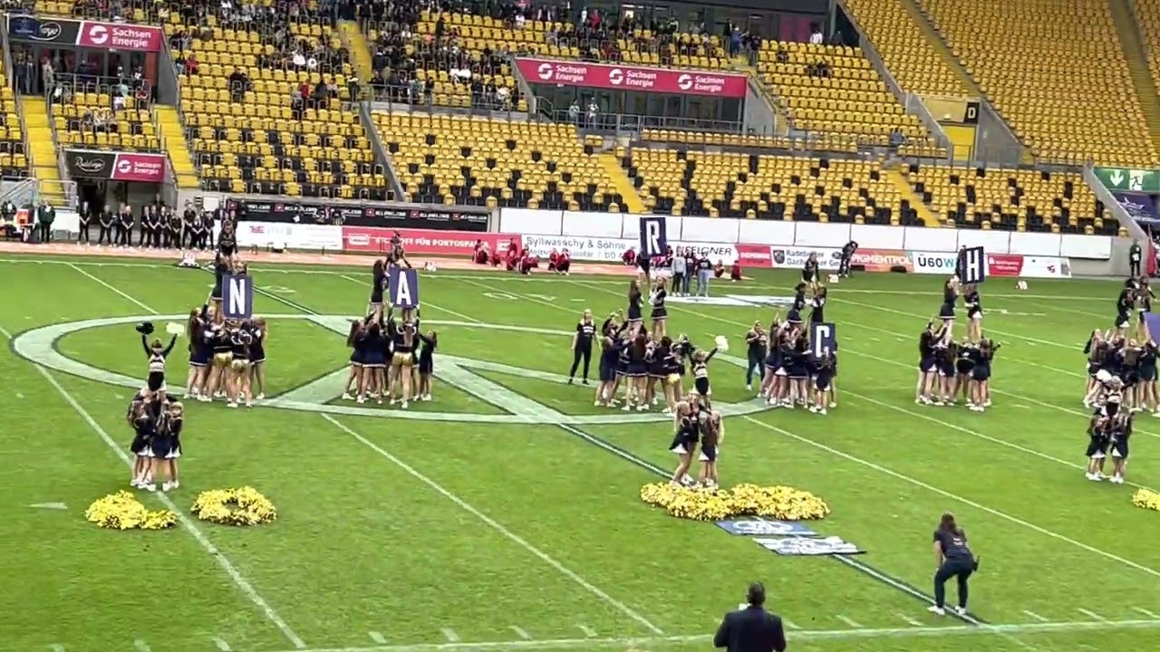 Dresden Monarchs Cheerleader Opening Show 30 Jahre