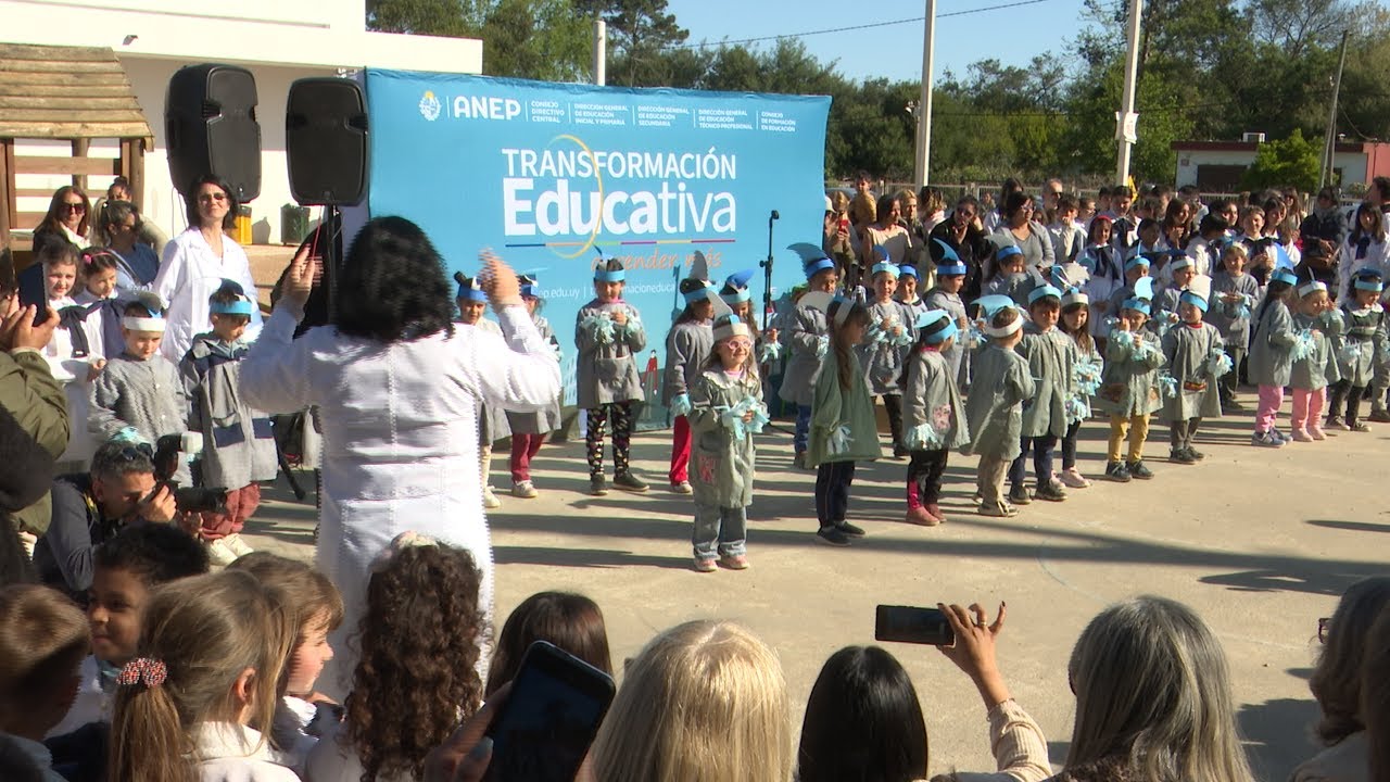 Imágenes inauguración de obras en escuela  Marindia Norte