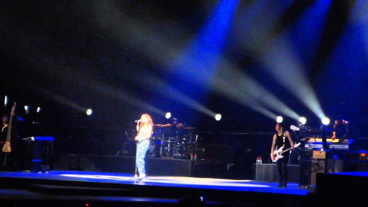 Rihanna - Stay + Diamonds - Live Montreal 05/01/2013