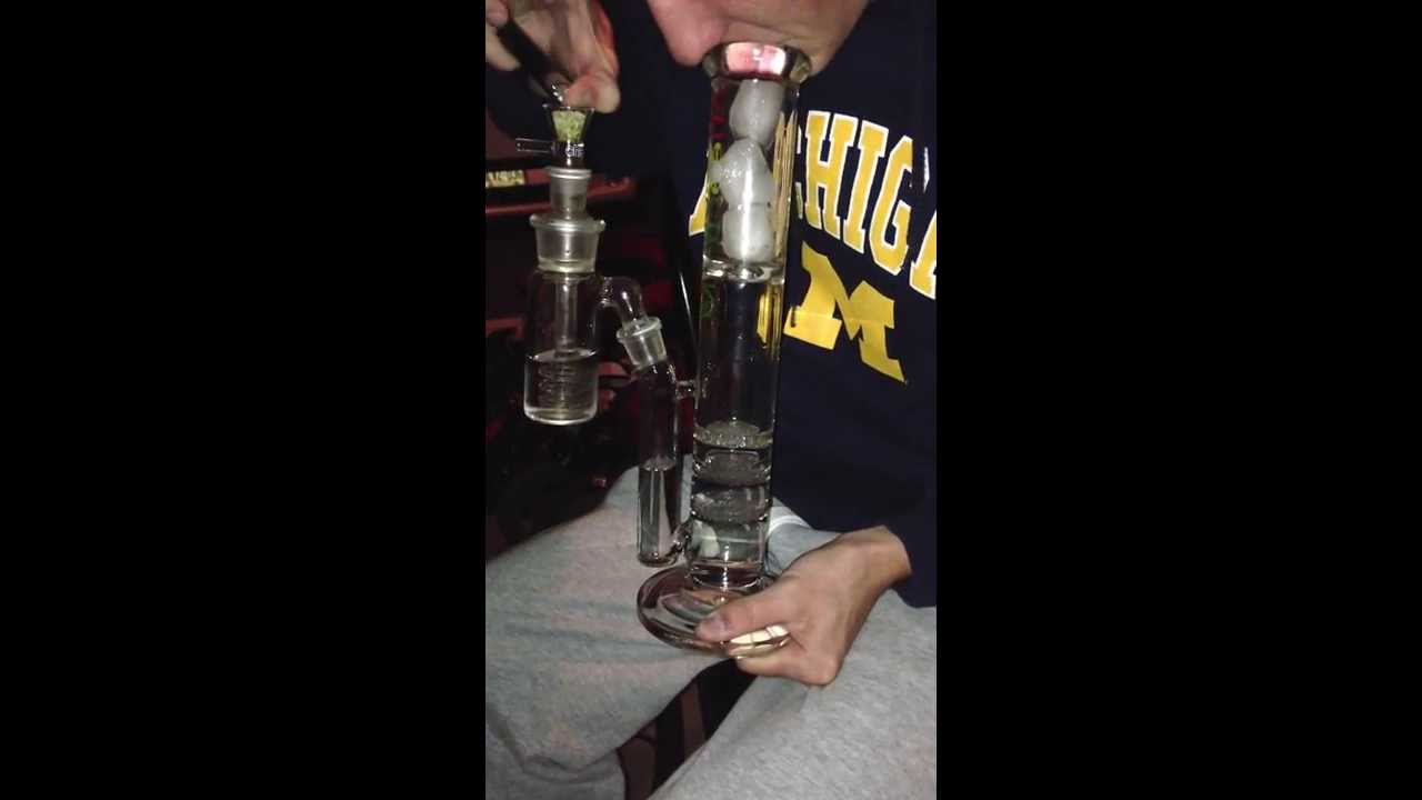 Cheech Bong Hit - Triple Honeycomb + Ash Catcher