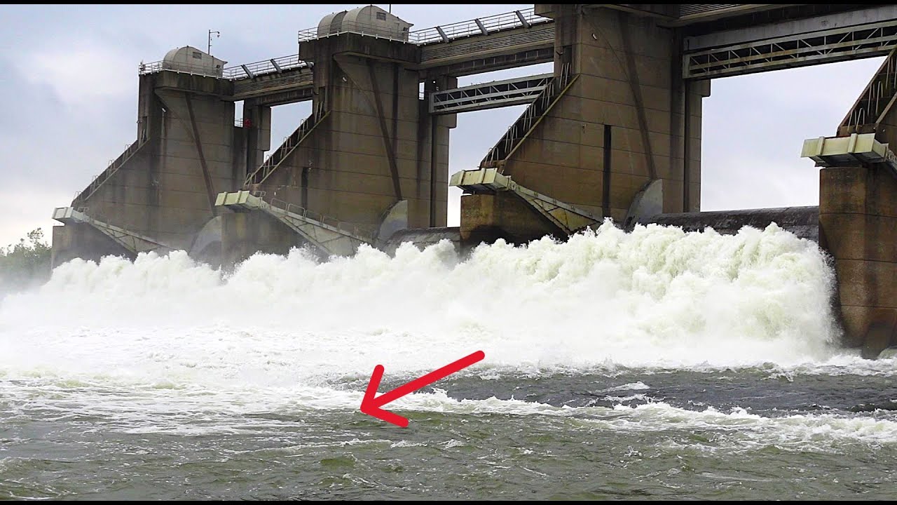 Fishing this Ohio river Spill way for Drag ripping fish, unexpected lure!