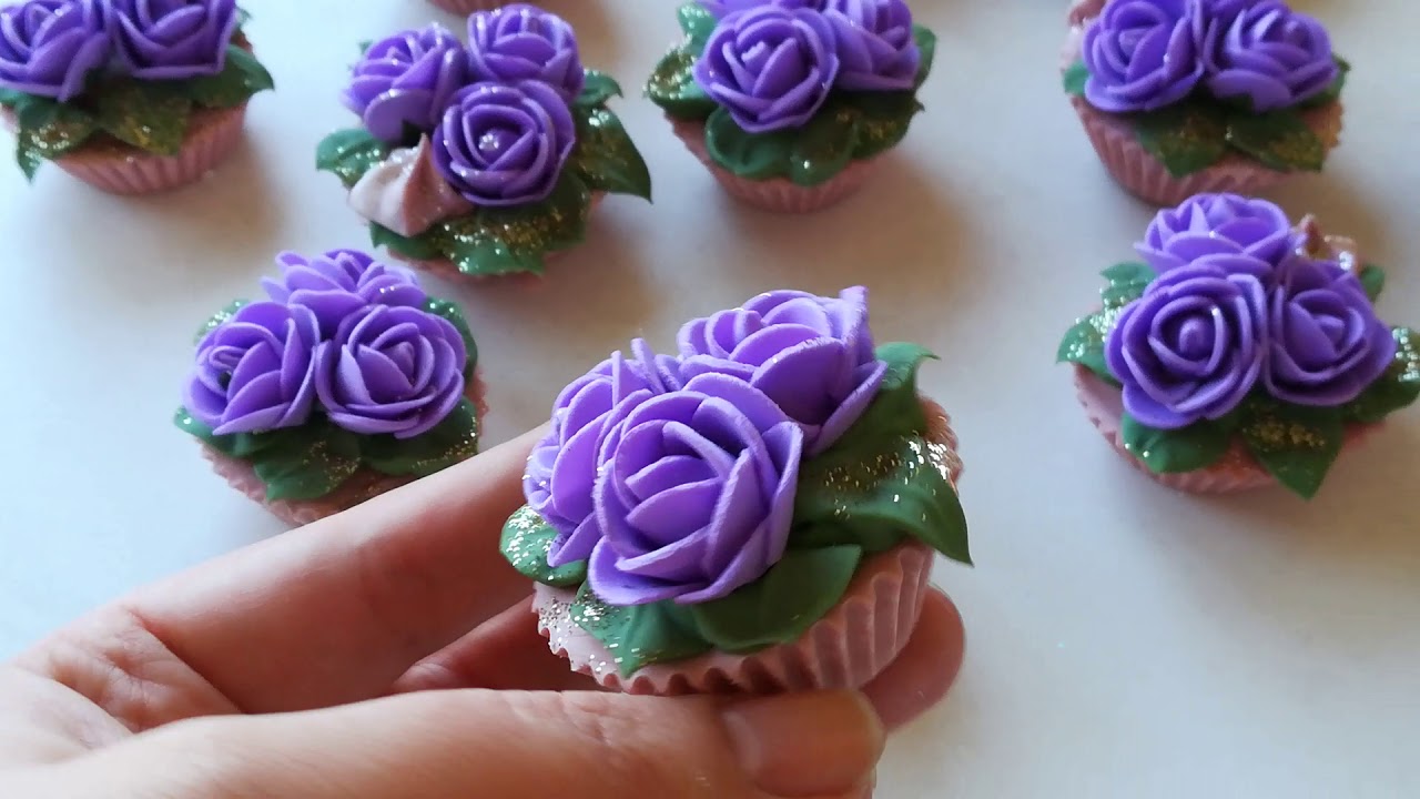 Un buchet de violete,FLORI DE SAPUN,de martisor,pentru voi