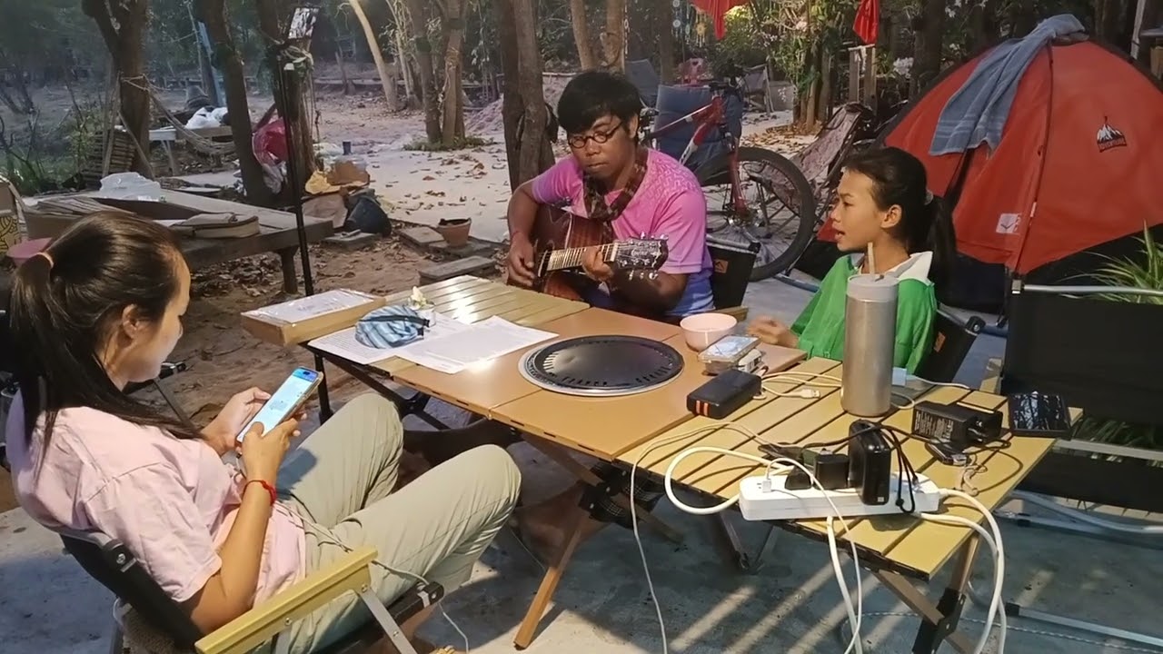ซ้อมร้องเพลงใหม่ ขออนุญาตสู้ น้องธิดาลาว