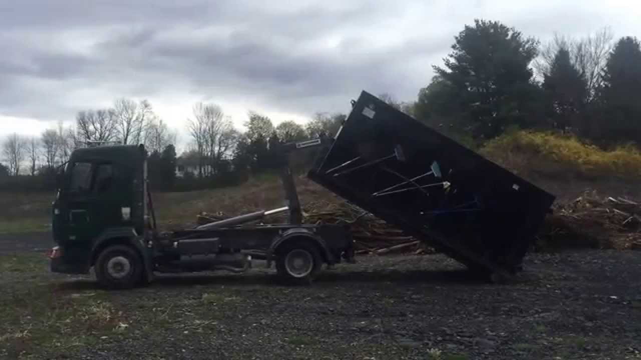 2003 Mack Hooklift Loading