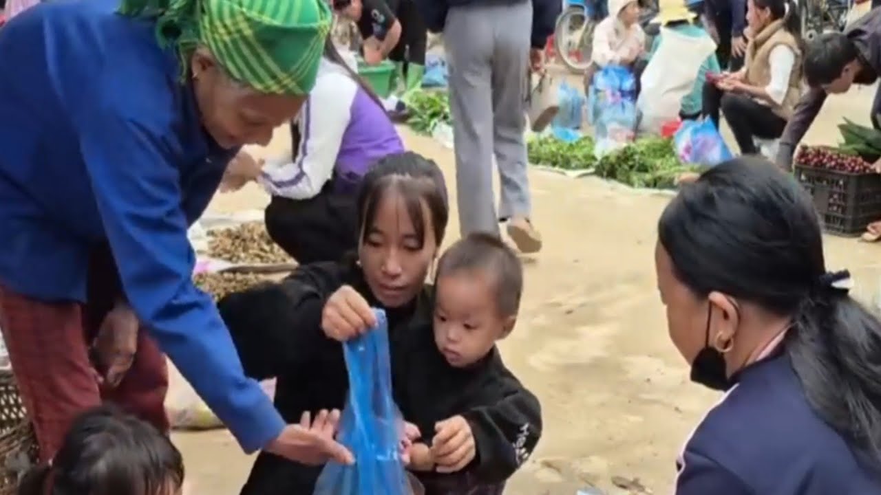 Mother and Son Buy Pumpkins to Sell at the Market | Grilling Meat for Dinner