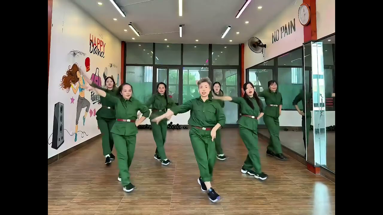 Rừng xanh vang tiếng ta lư by Hậu Nguyễn / Zumba 30-4/1-5 / Zumba trend/2025 #dance #zumba