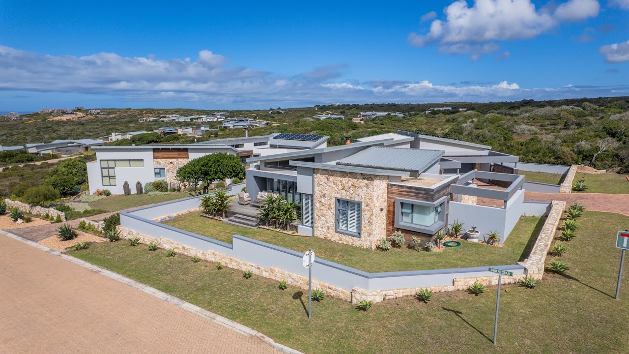4 Bedroom For Sale | Stilbaai