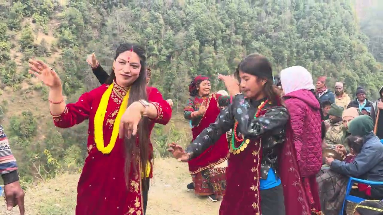 सिर फुल सिरको मेरो मायालु Baglung तिरको 😊🫶#पन्चेबाजा #geetakumarvlogs #geetapunmagar #viralvideo  