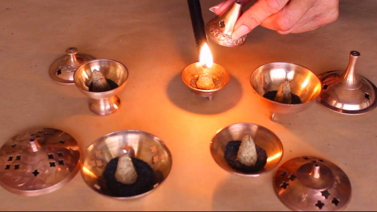 DIY herbal incense cones, making natural incense, how to grind herbs for incense - incl. 5 recipes