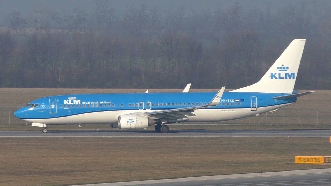 KLM Boeing 737 takeoff at Vienna Airport | PH-BXU