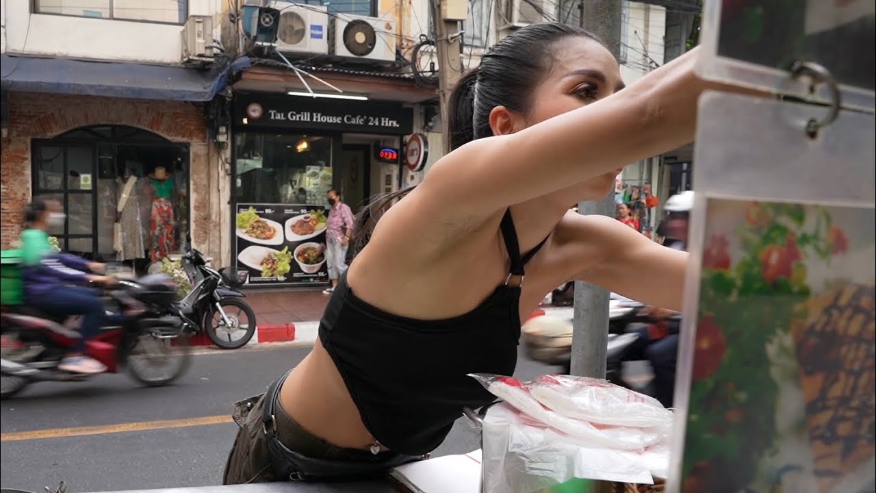 The most hard-working roti lady bangkok - thai street food