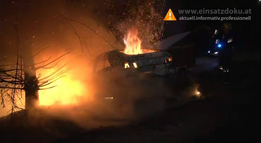PKW in Aspang in Vollbrand_NOE