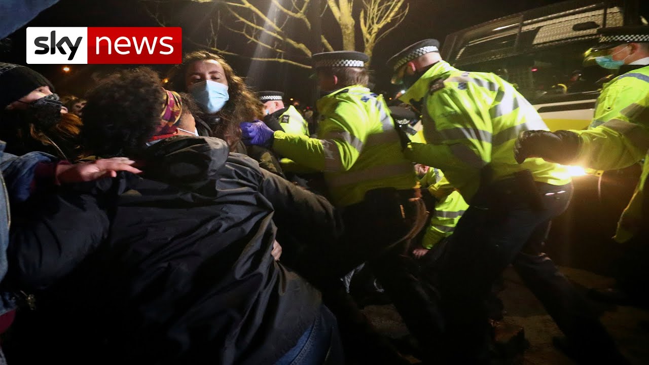 Sarah Everard: Arrests as police clash with crowds at cancelled vigil