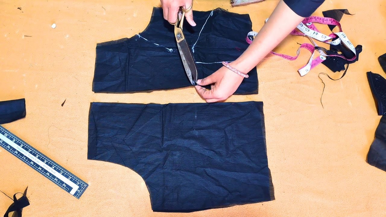 सिंपल ब्लाउज बनाना सीखे Simple Blouse Cutting and Stitching in Hindi || Full Blouse Tutorial