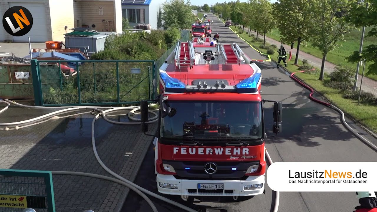 Großschirma - Lagerhallen gingen in Flammen auf - stundenlange Löscharbeiten