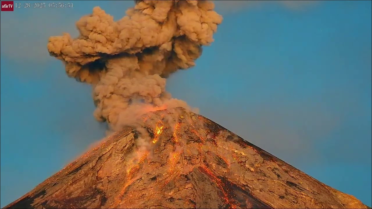 Dec 28, 2025: Amazing Lighting for Fuego Volcanic Eruption in Guatemala