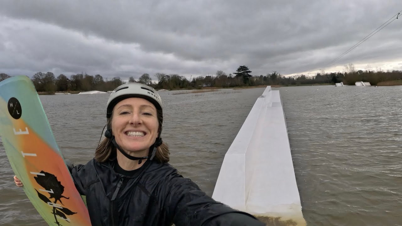 WINTER WAKEBOARDING // BOX END PARK UK // Lex Balladon