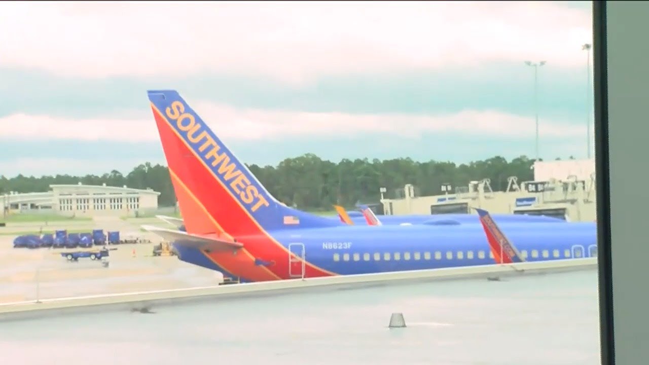 Mother, two-year-old son kicked off flight in Fort Myers while he snacked without mask