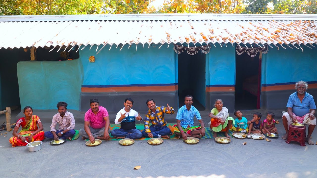 সাঁওতালি আদিবাসী এক দিদির হাতে ইলিশ মাছ রান্না খাওয়া | Hilsha fish curry by santali tribe women